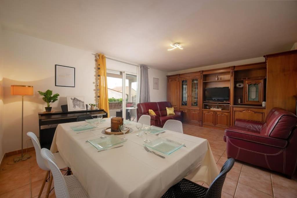 Appartement Tout Equipe Terrasse Et Parking Prive Марсель Екстер'єр фото